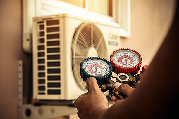 Professional Hvac technician working in Lake Peekskill, NY